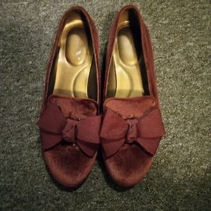 Bandolino Cranberry Velvet Shoes Size 8 1/2
